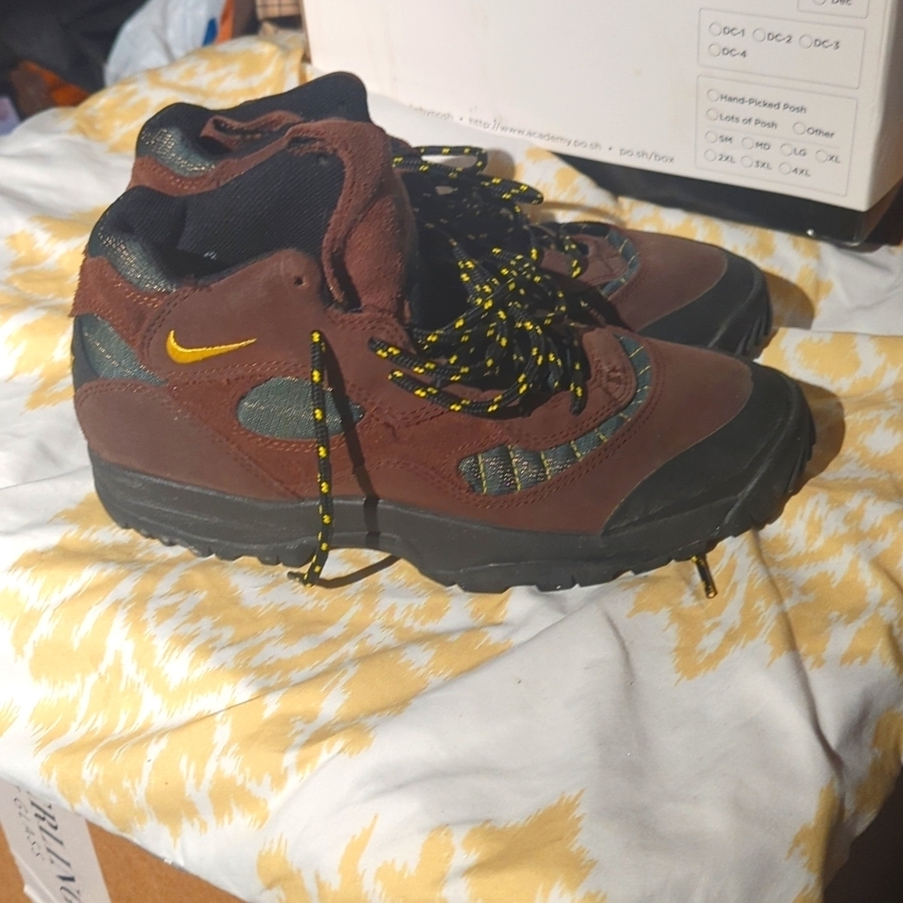Vintage Nike Air trail boots